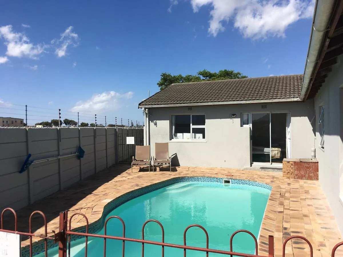 Pelican Accommodation Ottery Cape Town Guest house